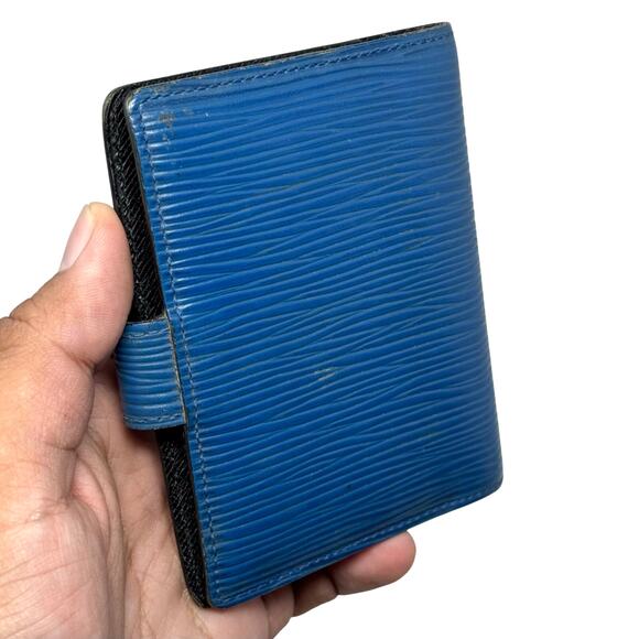 Louis Vuitton Blue Buckle Wallet - Picture 5 of 13